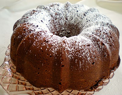 What is a recipe for sour cream pound cake?